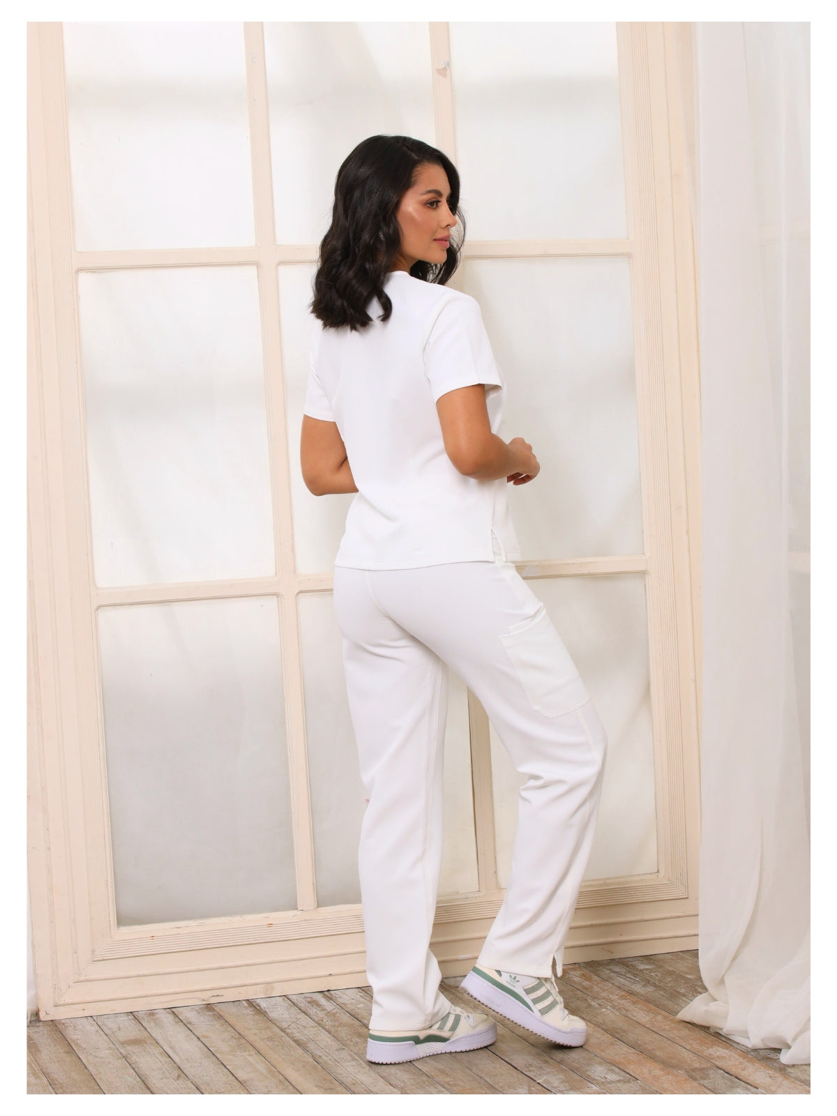 Set Carla White