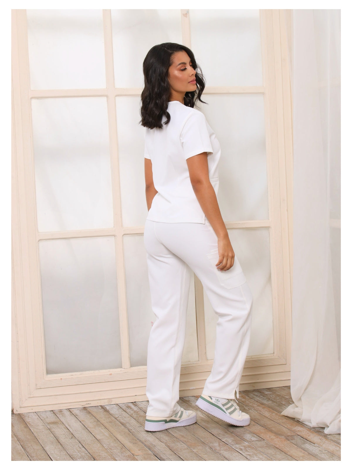 Set Carla White